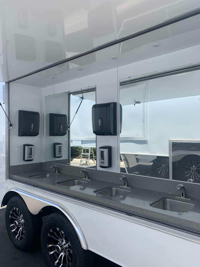 Portable handwashing station with dual faucets